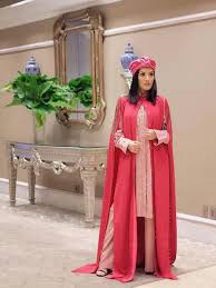 Seperti baju muslim gaya yang menonjolkan kesan modern dengan perpaduan warna serta teknik potongan yang begitu serasi. Tak Lagi Kaftan Ini Dia Tren Baju Lebaran Menurut Fashion Stylist Fashion Fimela Com