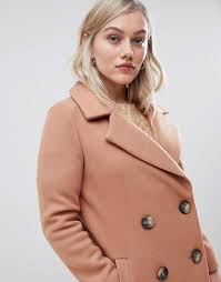 Toch zien we ze de laatste tijd extra vaak voorbij komen dankzij de vele celebs op instagram. River Island Petite Tailored Coat In Camel Asos