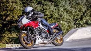 Lamotoclassic Com Honda Vf750f La Revolution En Douceur Honda Honda 750 Revolution