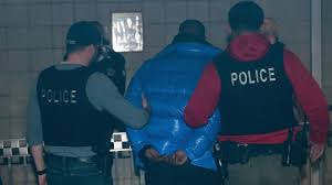 Kelly beteuert stets seine unschuld. R Kelly Wegen Sexuellen Missbrauchs Festgenommen Panorama Sz De