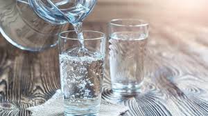 Anda harus tahu bahawa pengambilan air secara berlebihan daripada keperluan badan juga boleh mendatangkan risiko. Bukan Sekadar Kebutuhan Minum Banyak Air Putih Juga Bisa Bantu Turunkan Berat Badan Ini 6 Alasannya Serambi Indonesia
