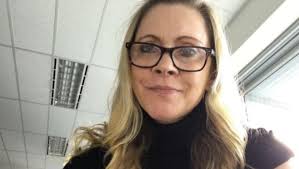 Fitness model claims that being attractive is a curse