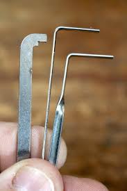 Find the combination to your master lock!: Beginners Guide To Lock Picking