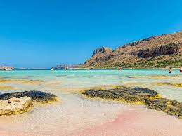 In creta vei gasi munti inalti, cel mai lung defileu din europa, sute de plaje si unul dintre cele mai importante situri antice din intreaga grecie: Creta Sau Santorini Pe Care O Alegi Pentru O Vacanta Perfecta In Grecia
