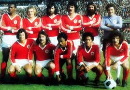 Benfica 1975 76 In Piedi Messias Artur Bastos Toni Barros Henrique Accosciati Nene Martins Jordao Sheu Moinhos Nel 2020 Calcio