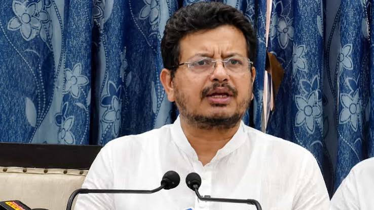 Ritabrata Banerjee: কোর্ট পেপারে সই করিয়ে নিলেন ঋতব্রত | Ritabrata Banerjee led TMC reportedly had all attendees sign court papers during a New Town meeting | TV9 Bangla News