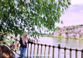 Fan, seating area, mosquito net, shared bathroom are just some of the facilities that can be found throughout the. Pengalaman 2 Hari 1 Malam Di Tadom Hill Resorts Emilinda