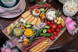 Rezet Pikante Jausenrezepte Am Brett Mit Dreierlei Dips Rezept In 2020 Rezepte Pikant Cookingcatrin