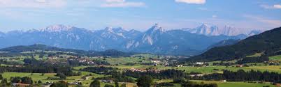 Herrlich gelegene ferienwohnungen im kleinen dorf mittelberg mitten im allgäu mit hallenbad und bergblick. Panorama Wege Oy Mittelberg Tourismus