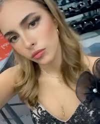 HEAT FASHION SHOW , “Una noche de moda, arte y expresión.”, Tuve el honor  de maquillar a talentosas artistas y modelos para esta pasarela que celebró  la diversidad creativa y la fuerza femenina. Cada ...