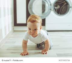 Ab wann durfen babys sitzen tipps tricks. Ab Wann Krabbeln Babys Zeitpunkt Lernen Fordern
