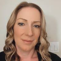 Lisa Parslow's Instagram, Twitter & Facebook