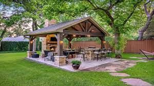 Discover inspiration for your kitchen remodel and discover ways to makeover your space for countertops, storage, layout and decor. Covered Outdoor Kitchen Youtube
