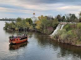 Урочисте підняття державного прапора україни. Kozackij Miks Dnipro Monastirskij Ostriv Horticya Sich Kruyiz Zi Shlyuzami Plyazh Ta Lastivchine Gnizdo Dnepr Voyazh