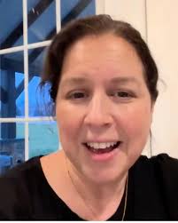 Natalie Mott became a mom at 18—and turned her experience into a movement.  💪🏽 Through @lullabiesandchaos , she's creating safe spaces for young  parents to feel seen, supported, and empowered. From baby