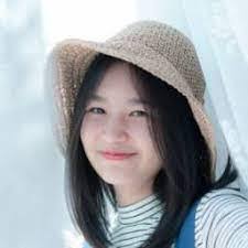 Sarah Ditto's Instagram, Twitter & Facebook