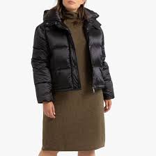 N'hésitez pas à la surtailler pour un effet un peu loose. Doudoune Courte A Capuche Matiere Deperlante Noir La Redoute Collections Plus La Redoute