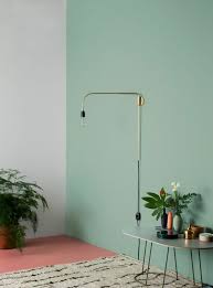Elle est composée d'un lit double et d'un lit simple, d'une salle de bain privative (douche et lavabo), d'un rangement pour le linge, et d'un bureau. 1001 Conseils Et Idees Pour Une Deco Couleur Vert D Eau