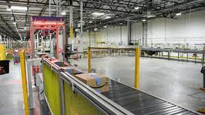 These charts show the average base salary (core compensation), as well as the average total cash compensation for the job of warehouse manager in mesa, az. Amazon To 3 000 Warehouse Workers In Arizona More Tech Employees In Phoenix Phoenix Business Journal