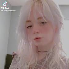 Annie Nickell's Instagram, Twitter & Facebook