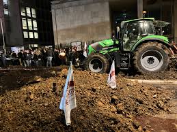 En direct, colère des agriculteurs : de nombreuses autoroutes occupées, une liste des revendications sera publiée cet après-midi