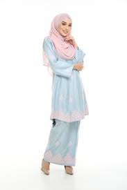 Inspirasi baju kurung terbaru 2020 yang modern dengan berbagai model brokat batik, bordir, dan sebagainya. Permintaan Terhadap Baju Kurung Riau Semakin Meningkat Omar Ali