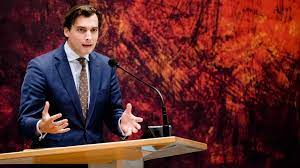 Forum voor democratie , fvd) is a conservative, eurosceptic political party in the netherlands, founded as a think tank by thierry baudet who has been the party's leader since its founding in late 2016. Thierry Baudet Stopt Als Leider Van Forum Voor Democratie Nos Jeugdjournaal