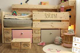 Hol dir den perfekten begleiter genau für dein zuhause! á… Palettenbett Fur Kinder Kinderbett Aus Europaletten Diy Anleitung