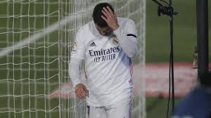 Following the tests carried out today on our player, eden hazard, by the real madrid medical department, he has been diagnosed with a fracture to his right distal fibula. Real Madrid Vs Alaves Laliga Eden Hazard Off Injured In The 28th Minute Against Alaves Marca