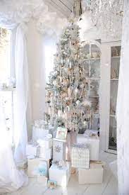 In 2005, consumers spent $3.8 billion on exterior christmas decorations, with big, bold inflatable balloons leading the boom you can easily carry the white christmas theme to the dining room with white linens and silver or gold flatware. 53 Exciting Silver And White Christmas Tree Decor Ideas Digsdigs