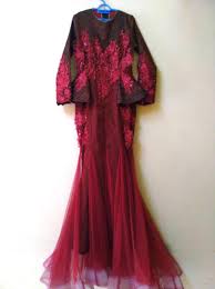 Dear cq, saya seorang gadis, bertubuh gemuk, berat badan saya 80 kg dan tinggi 165 cm, berjilbab, desain baju. Baju Pengantin Songket Maroon