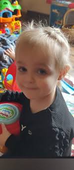 Can someone please make this a bit more glam/ cropped/ flattering ? ❤️❤️