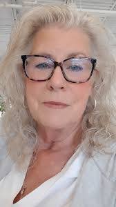 Diane Traxler's Instagram, Twitter & Facebook