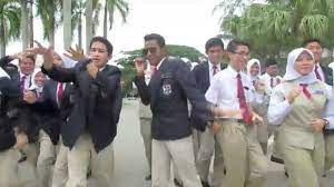 The beginning of a journey from excellence to expert. Kolej Yayasan Saad Happy Music Video By Pharrell Williams Youtube