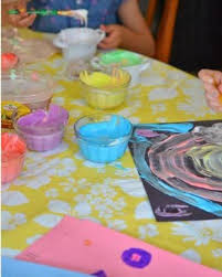 Les Enfants Adorent La Peinture Mousse Decouvrez La Recette Maison Ici Mousse A Raser Peinture Gonflante Et Creations De Maternelle