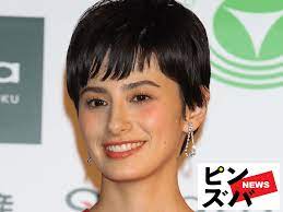 ほんまに綺麗やな」ホラン千秋“まるで宝塚”な全身マニッシュコーデに反響「超米倉涼子」の声も｜ニュース｜ピンズバNEWS