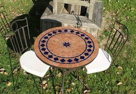 Outre les matériaux, le design de votre table est également. Table Jardin Mosaique Ronde 80cm En Terre Cuite Et Losange 1 Etoile En Ceramique Bleue Table Jardin Mosaique
