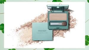 Produk ini mengandung warna shimmer yang mampu meningkatkan warna kulit muka lebih bercahaya, mudah untuk dipadukan. Produk Wardah Exclusive Glowing Highlighter Dan Harganya Moiamor