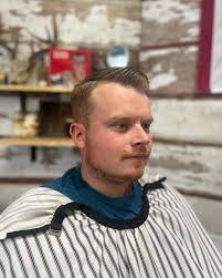 Christian Owers (@christian.upper.cuts) • Instagram फोटोहरू र भिडियोहरू