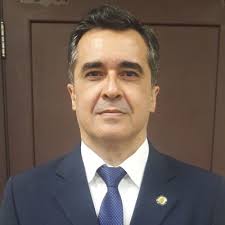 Eu não assisti o episódio 1 Bilionário vs. 30 Trabalhadores, onde o Flávio  Augusto é confrontado por 30 pessoas com emprego. Mas ele serviu para, mais  uma vez, deixar claro que na