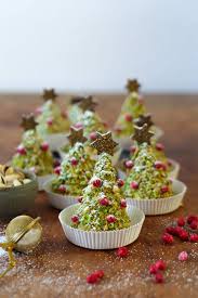Pistazien Weihnachtsbaume Gebackene Tannenbaumchen Zum Verschenken La Crema Rezept Pistazien Weihnachtsleckereien Weihnachtsrezepte