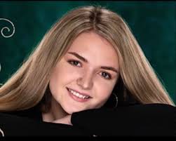 It's about time to share another senior from Ranburne HS...here's the  beautiful Calista Cobb!