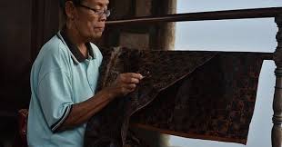 Batik cap adalah batik yang dibuat dengan semacam stempel motif batik. Batik Asal Muasal Pengertian Jenis Batik Di Indonesia Buku Semu