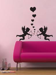 رمز الحب كيوبيد بشكل ملصق حائط على موقع سكر للتسوق أضيفي لمسة كلها حب لغرفة الجلوس أو غرفة النوم Www Sukar Com Home Decor Decals Home Decor Decor