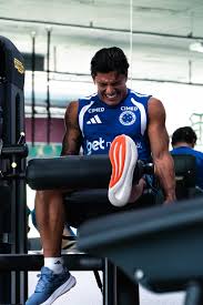 Cruzeiro descarta lesão em volante, que vira dúvida contra o Vitória; zagueiro passa por exames