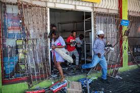 The riots in south africa are the latest in a recent spate of violence directed at african migrants in the country this year. South African Riots Kill Five And Spur Cries Of Xenophobia The New York Times