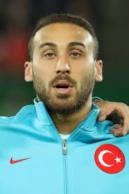 Futbola 6 yaşındayken eintracht frankfurt altyapısında başlamıştır. Cenk Tosun Wikipedia