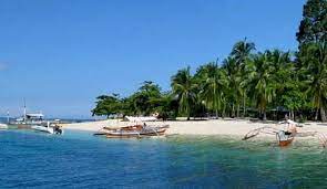 Pulau sapeken terdiri dari 11 desa yang menyebar di 22 pulau berpenghuni dan 10 pulau tidak berpenghuni. Pemerintah Kota Padang