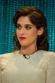 Lizzy Caplan - Wikipedia