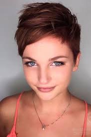 Pin Von Christina Kozycki Auf Frisur Frisuren Abgehackte Haarschnitte Haarschnitt Kurz